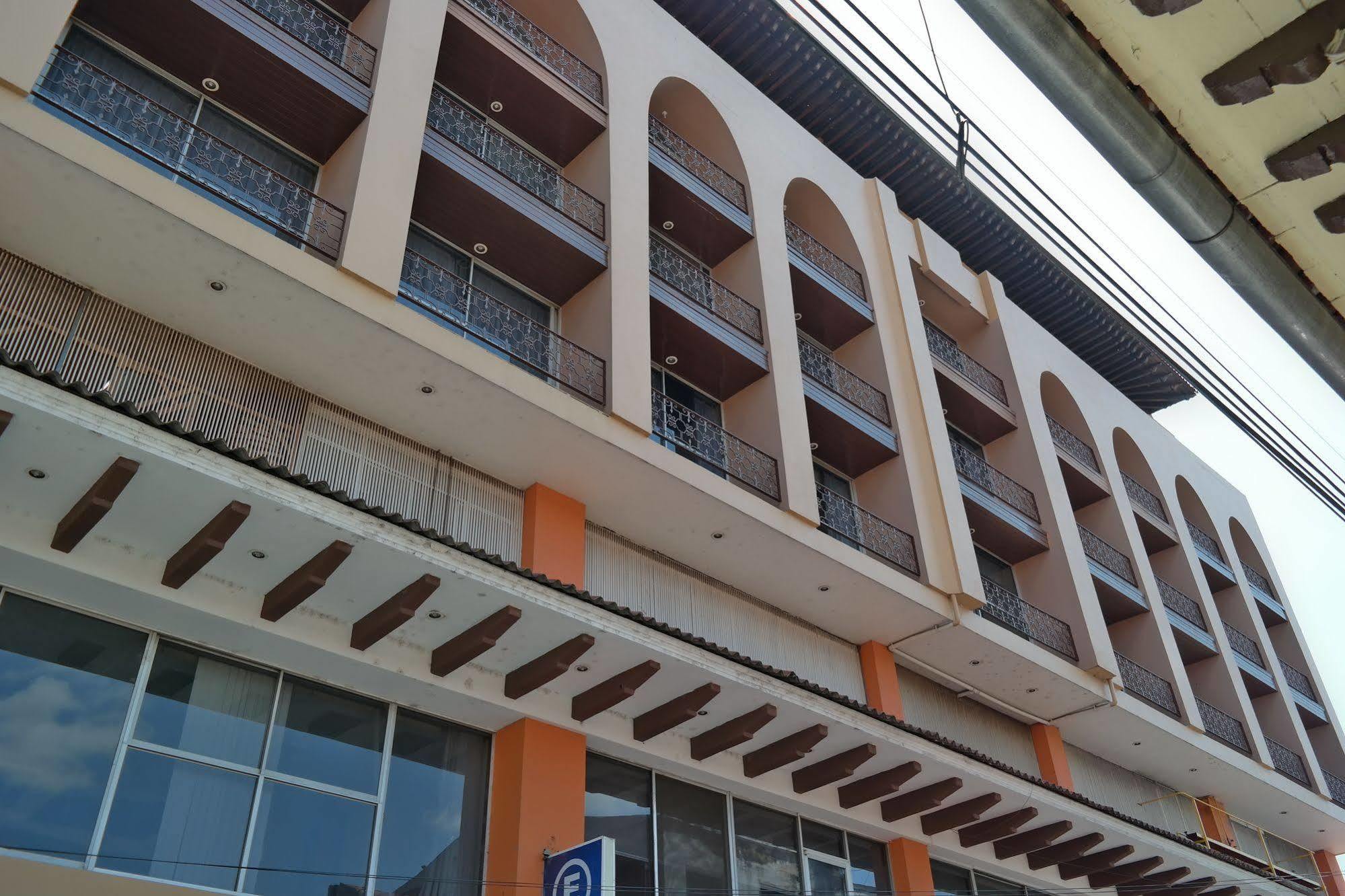Plaza Uruapan Hotel Eksteriør billede